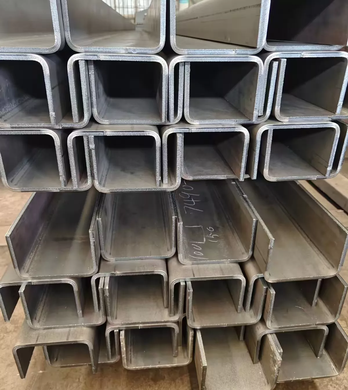 Độ dài phổ biến có sẵn cho các kênh thép là gì?